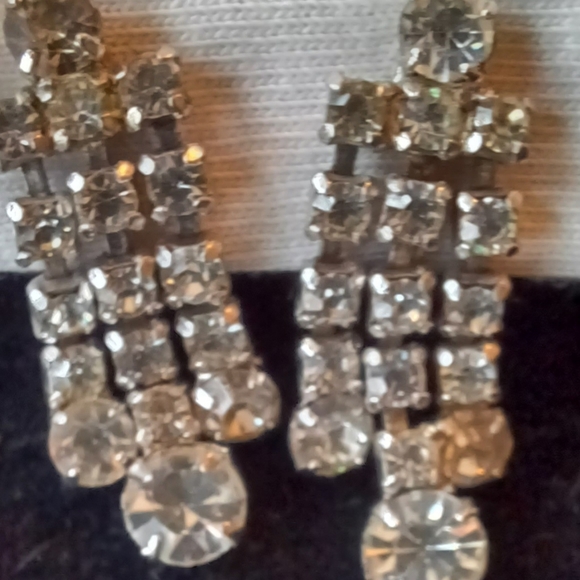 Vintage Kramer NY Dangling Rhinestone Screw-Back Earrings - Picture 7 of 12